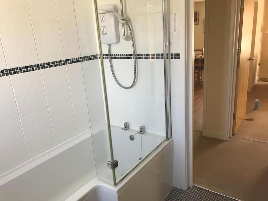 Great Offer 2 Bed Tenby Flat Free Parking ภายนอก รูปภาพ