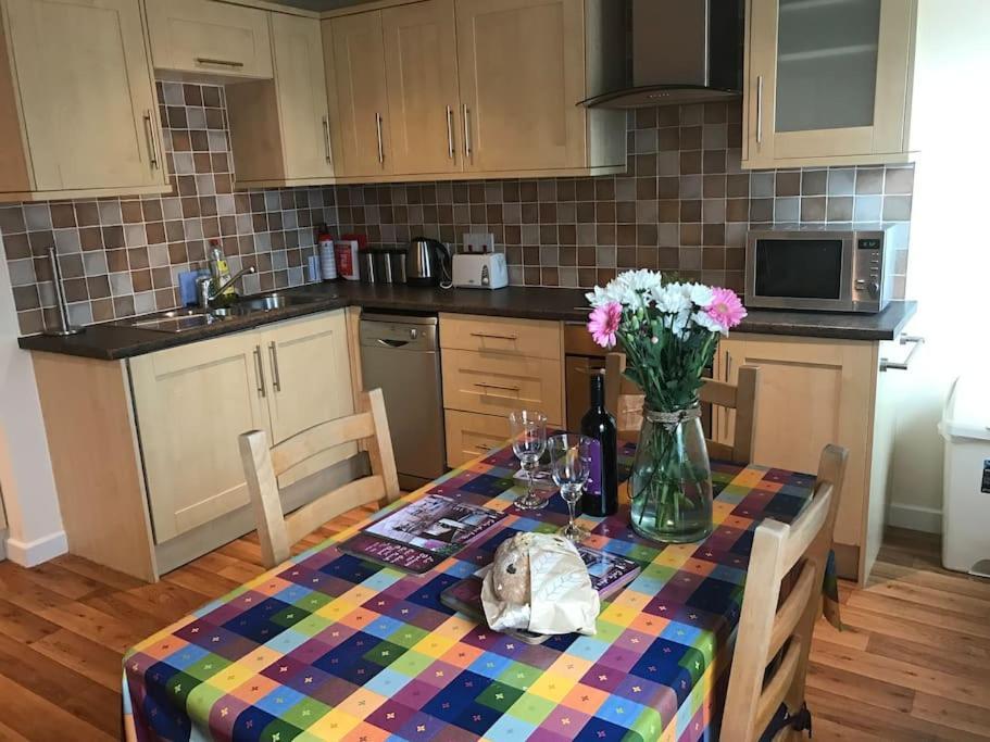 Great Offer 2 Bed Tenby Flat Free Parking ภายนอก รูปภาพ